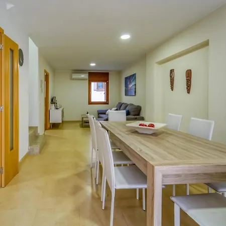 Vivalidays Urban Tossa House Holiday home *